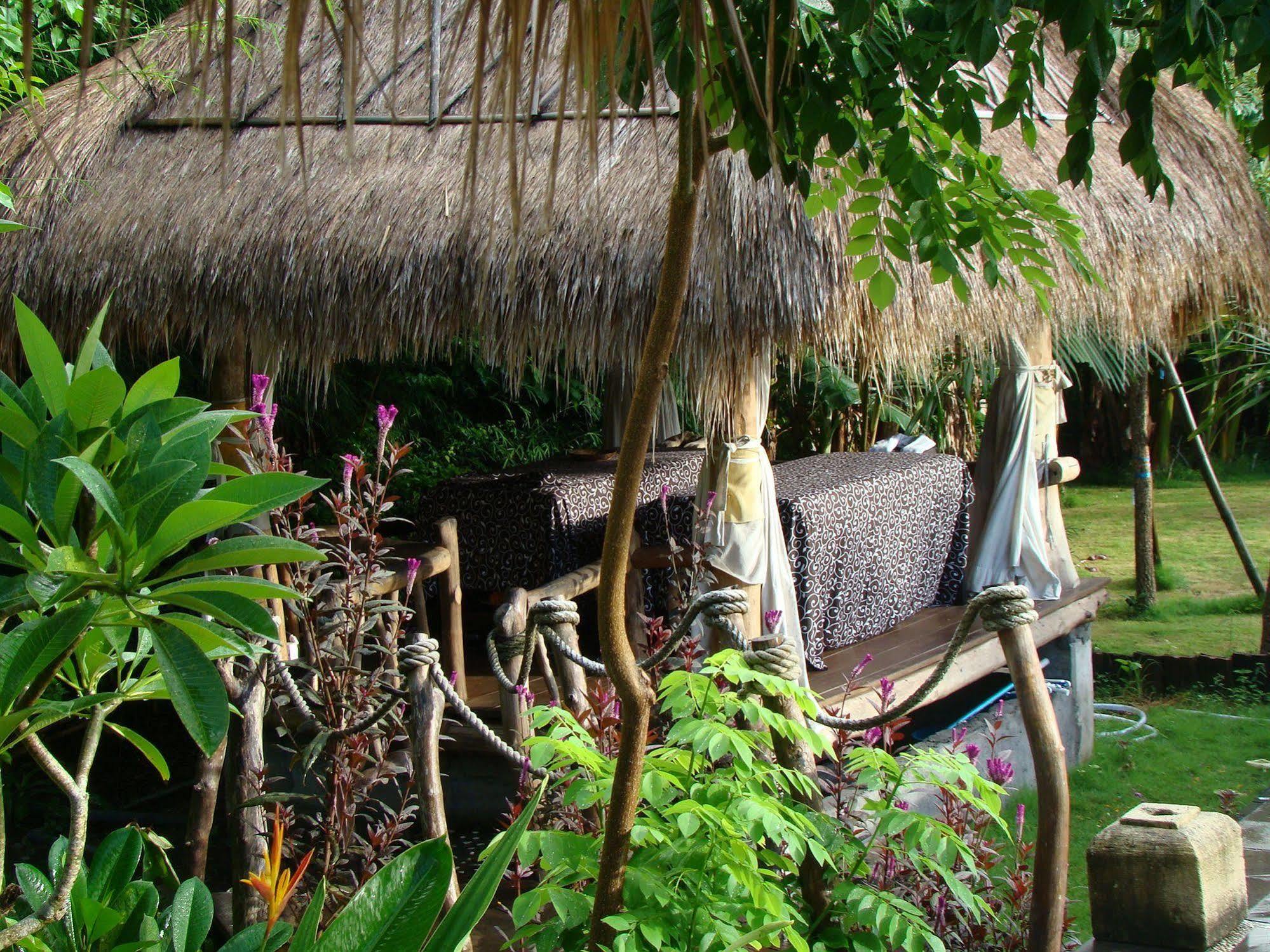 Flower Bud Bungalow Pecatu Exterior foto